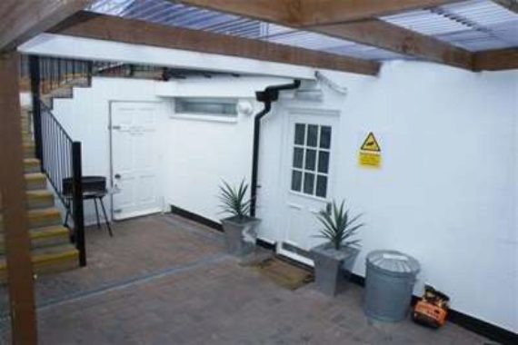 1 bedroom Detached t...